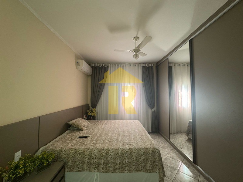Casa com 3 quartos à venda, 270m² — foto 12 de 18