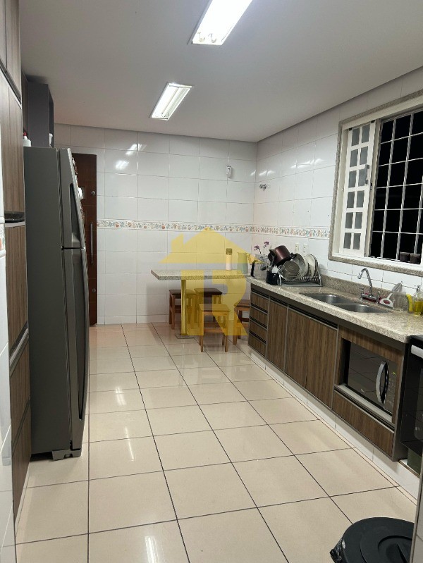 Casa com 3 quartos à venda, 235m² — foto 28 de 35