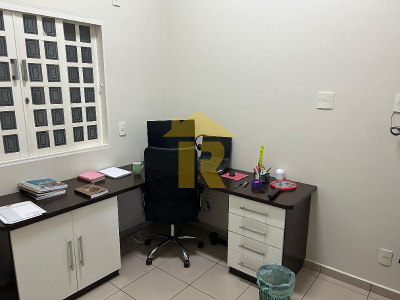 Casa com 3 quartos à venda, 235m² — foto 23 de 35