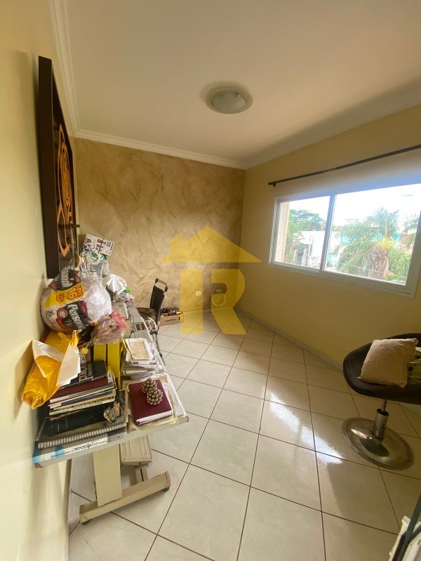 Casa com 4 quartos para aluguel, 243m² — foto 10 de 11