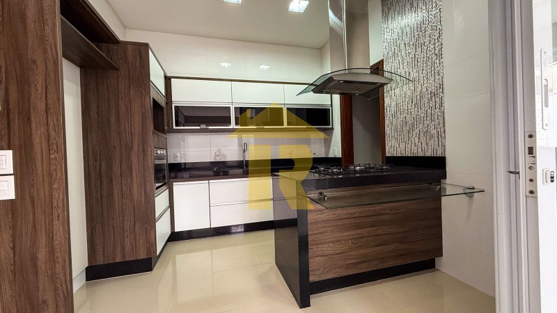 Casa de Condomínio com 4 quartos à venda, 305m² — foto 10 de 27