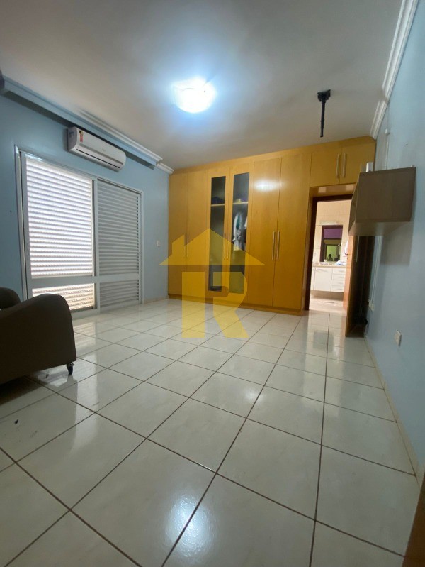 Casa com 4 quartos para aluguel, 243m² — foto 7 de 11