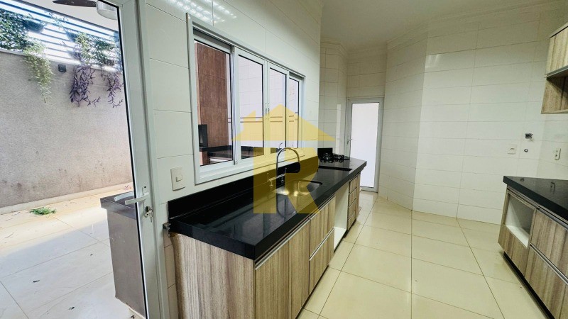 Casa de Condomínio com 3 quartos à venda, 220m² — foto 12 de 40