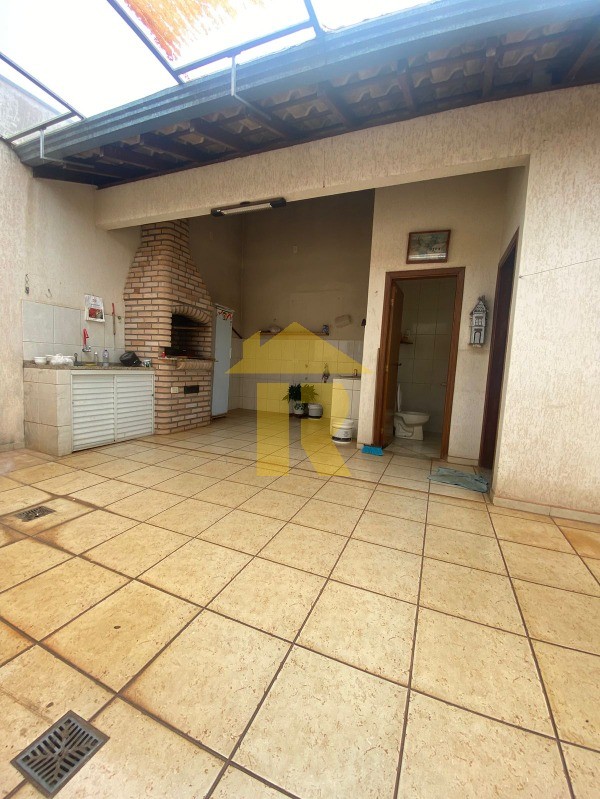 Casa com 4 quartos para aluguel, 243m² — foto 5 de 11
