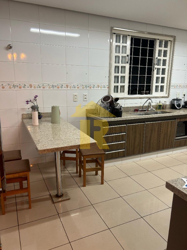 Casa com 3 quartos à venda, 235m² — foto 26 de 35
