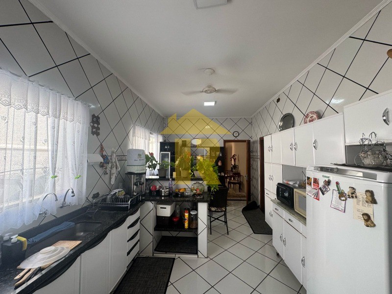 Casa com 3 quartos à venda, 270m² — foto 6 de 18
