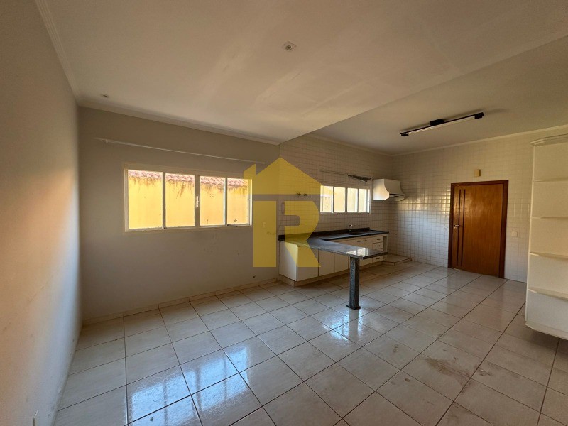 Casa de Condomínio com 3 quartos à venda, 300m² — foto 18 de 28