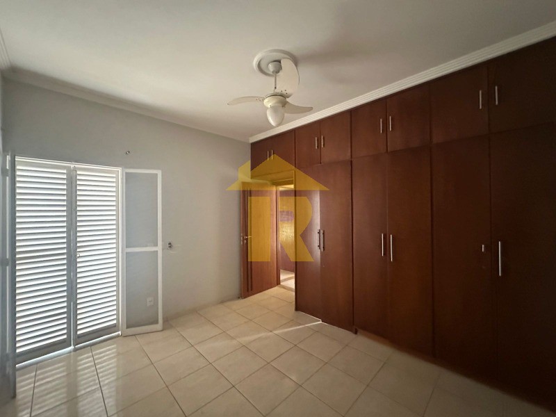 Casa de Condomínio com 3 quartos à venda, 300m² — foto 19 de 28