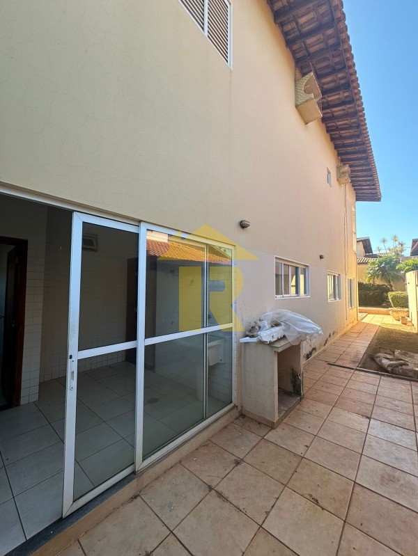 Casa de Condomínio com 3 quartos à venda, 300m² — foto 15 de 28