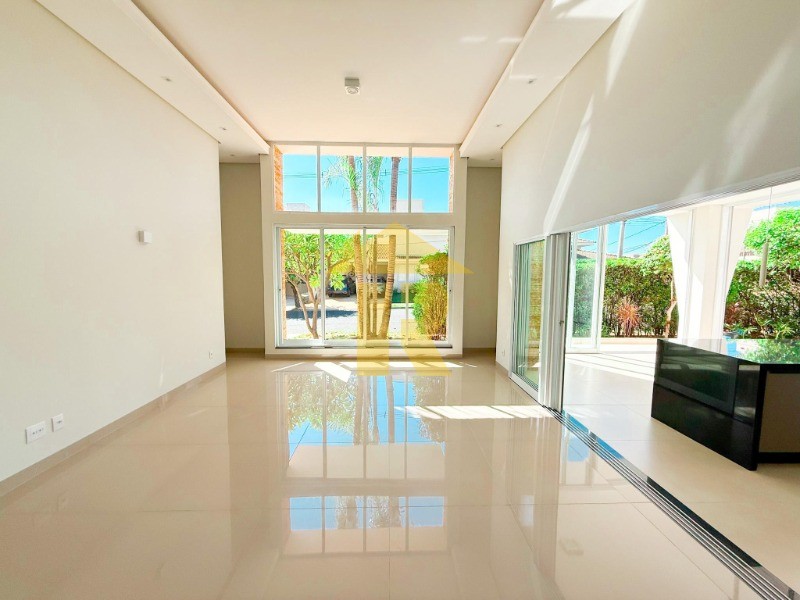 Casa de Condomínio com 3 quartos à venda, 270m² — foto 13 de 38