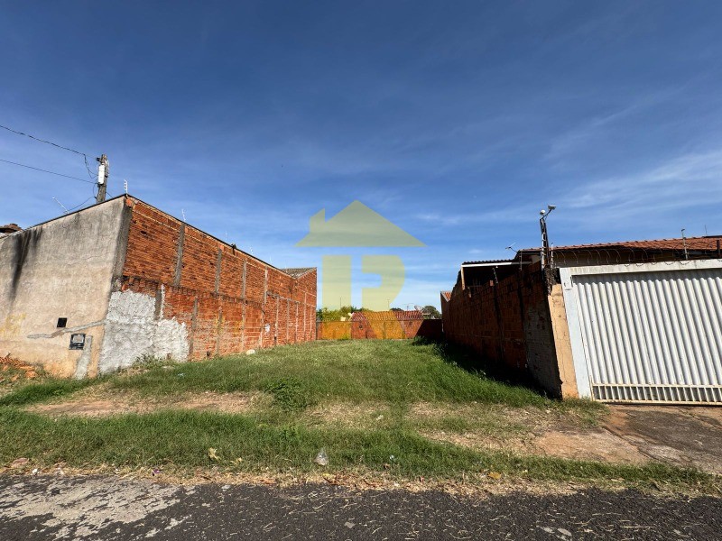 Terreno / Lote / Condomínio  à venda, 212m² — foto 1 de 3