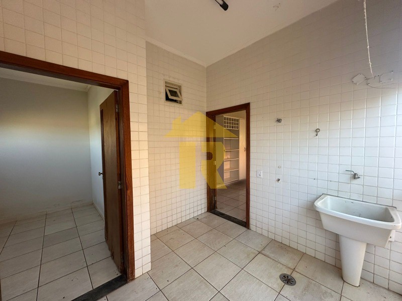 Casa de Condomínio com 3 quartos à venda, 300m² — foto 16 de 28