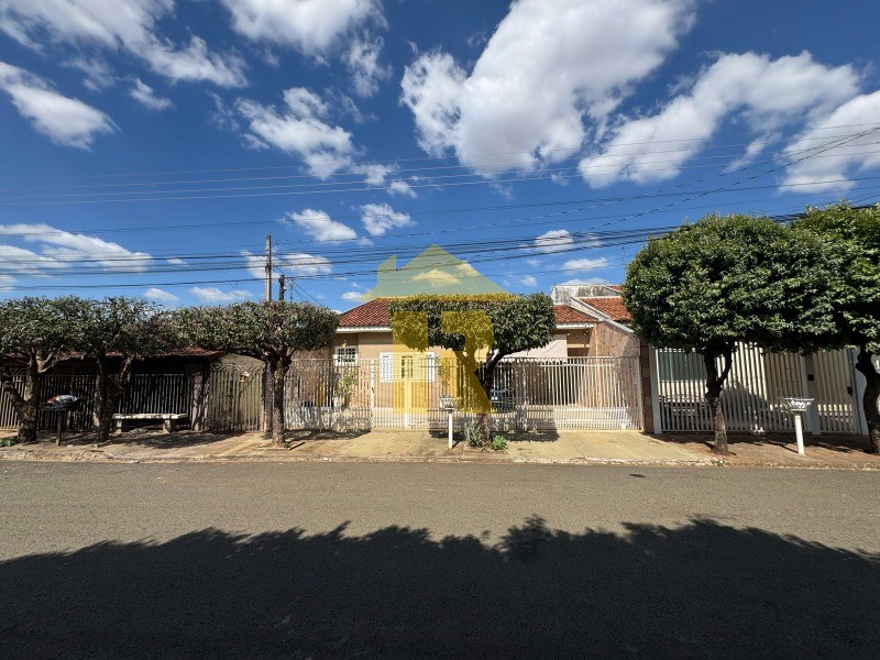 Casa com 3 quartos à venda, 270m² — foto 2 de 18