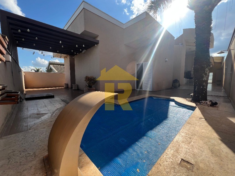 Casa de Condomínio com 4 quartos à venda e aluguel, 268m² — foto 16 de 34