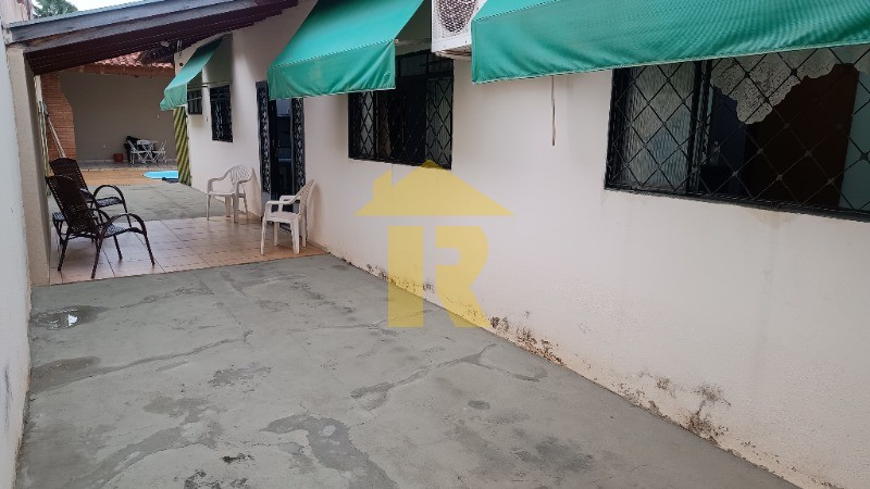 Casa com 4 quartos à venda, 256m² — foto 2 de 13