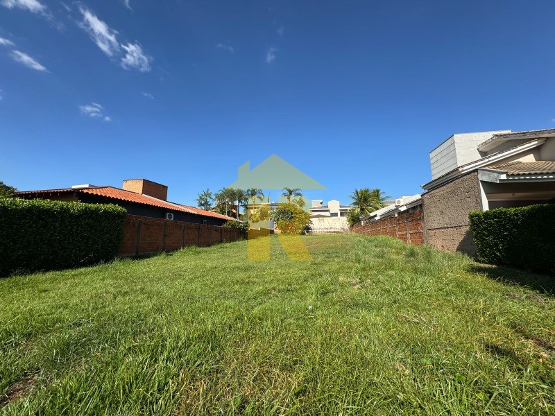 Terreno / Lote / Condomínio  à venda, 600m² — foto 1 de 13