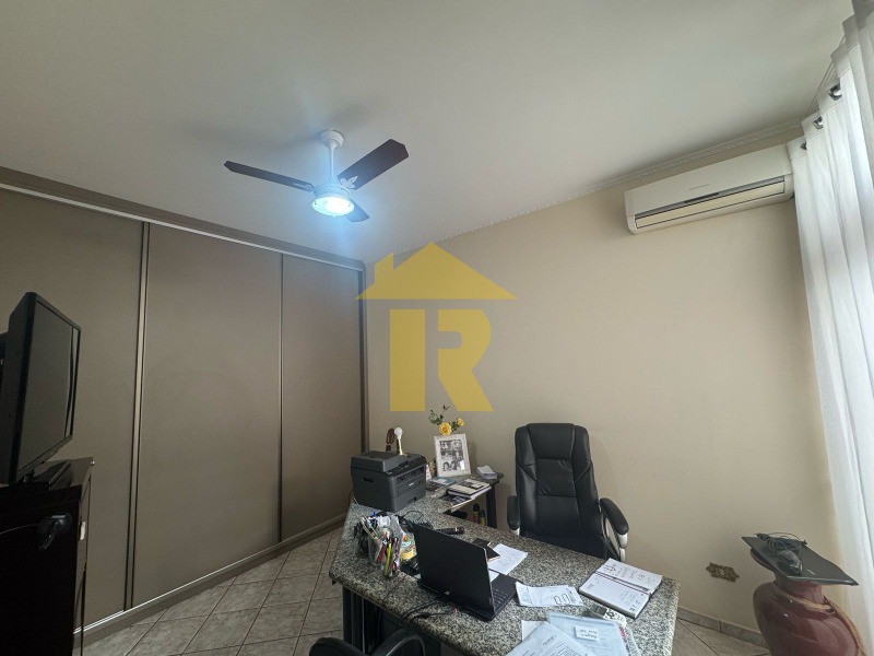Casa com 3 quartos à venda, 270m² — foto 16 de 18
