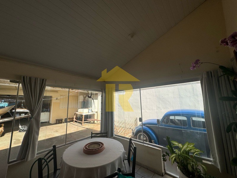 Casa com 3 quartos à venda, 270m² — foto 8 de 18