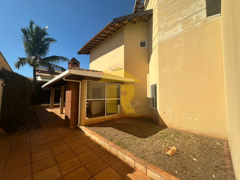 Casa de Condomínio com 3 quartos à venda, 300m² — foto 14 de 28