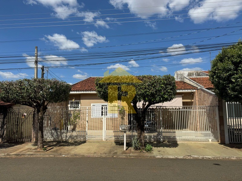 Casa com 3 quartos à venda, 270m² — foto 1 de 18