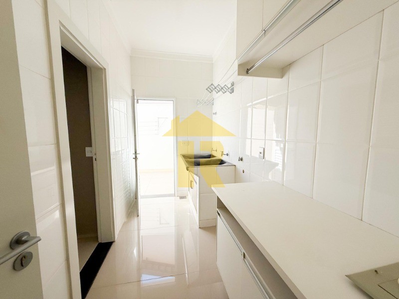 Casa de Condomínio com 3 quartos à venda, 270m² — foto 24 de 38