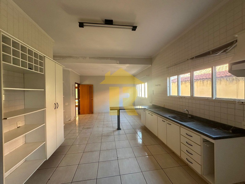 Casa de Condomínio com 3 quartos à venda, 300m² — foto 17 de 28