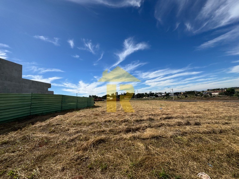 Terreno / Lote / Condomínio  à venda, 405m² — foto 1 de 11
