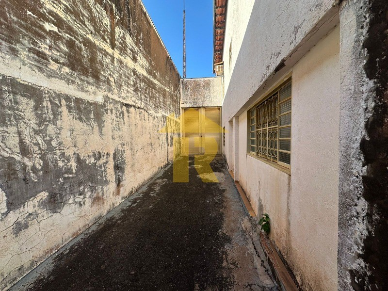 Casa com 3 quartos à venda, 331m² — foto 2 de 21