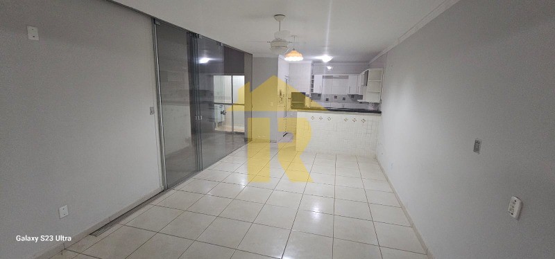 Casa de Condomínio com 3 quartos à venda e aluguel, 120m² — foto 3 de 17