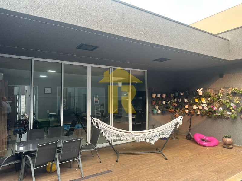 Casa de Condomínio com 3 quartos à venda, 250m² — foto 9 de 16
