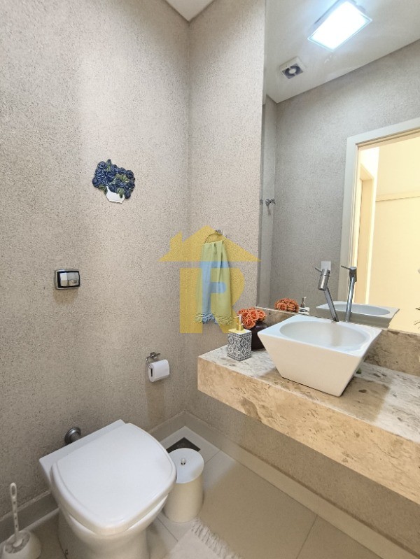 Casa de Condomínio com 3 quartos à venda e aluguel, 215m² — foto 3 de 26