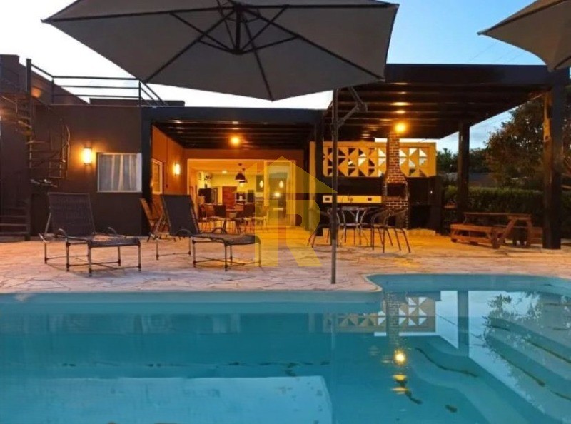 Casa de Condomínio com 4 quartos à venda, 330m² — foto 1 de 24