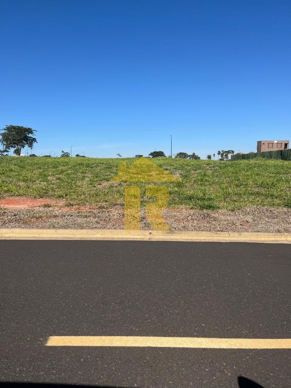 Terreno / Lote / Condomínio  à venda, 405m² — foto 1 de 16