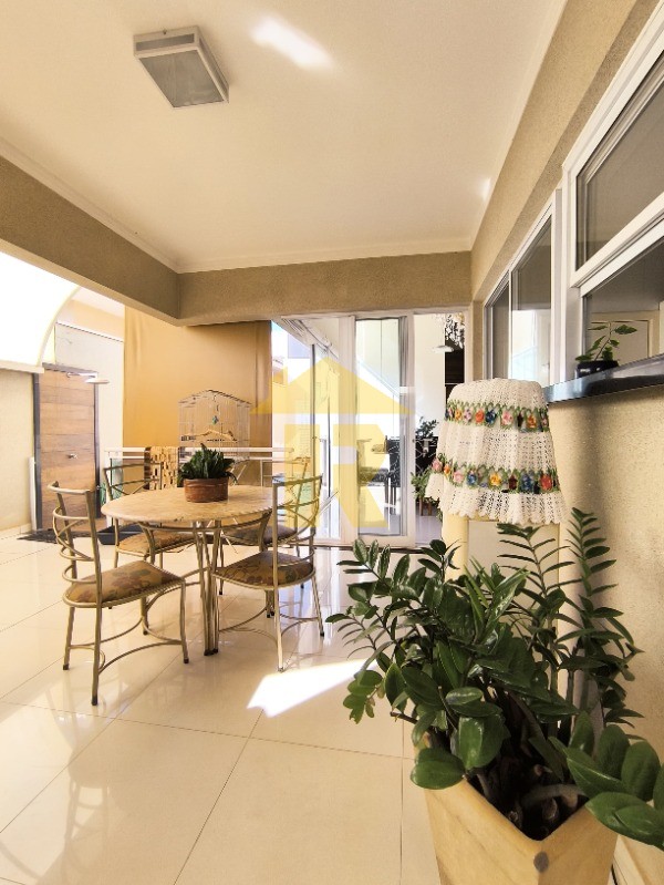 Casa de Condomínio com 3 quartos à venda e aluguel, 215m² — foto 12 de 26