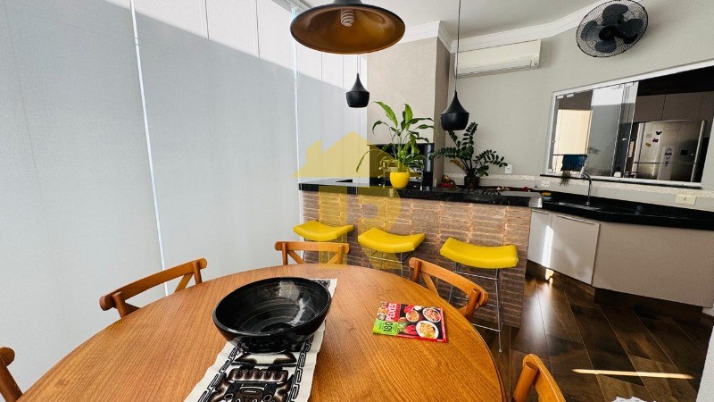 Casa de Condomínio com 3 quartos à venda, 200m² — foto 12 de 28