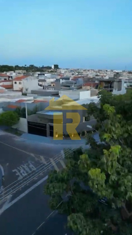 Casa com 3 quartos à venda, 127m² — foto 2 de 28