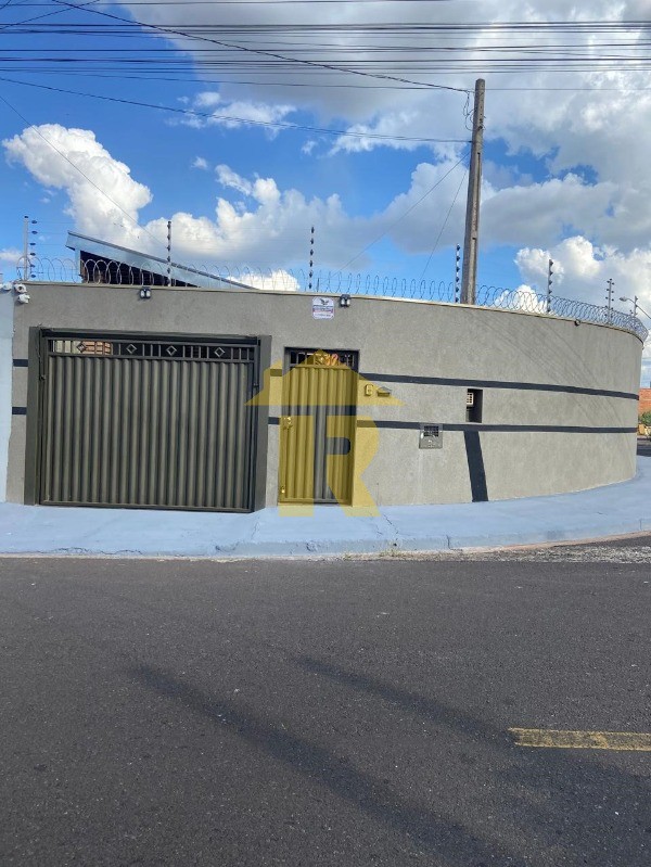 Casa com 2 quartos à venda, 92m² — foto 1 de 22