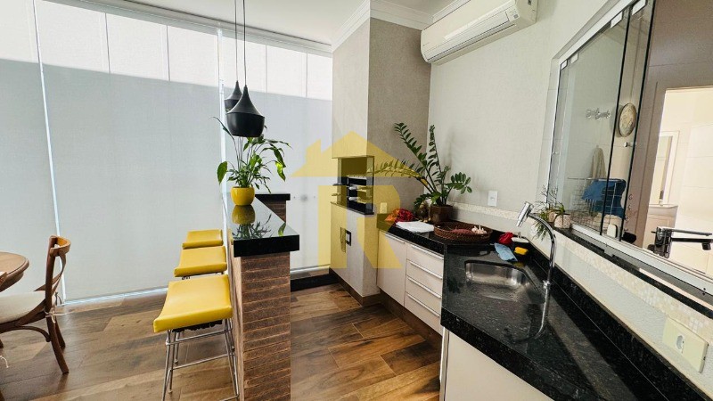 Casa de Condomínio com 3 quartos à venda, 200m² — foto 13 de 28