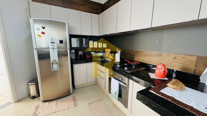 Casa de Condomínio com 3 quartos à venda, 200m² — foto 8 de 28