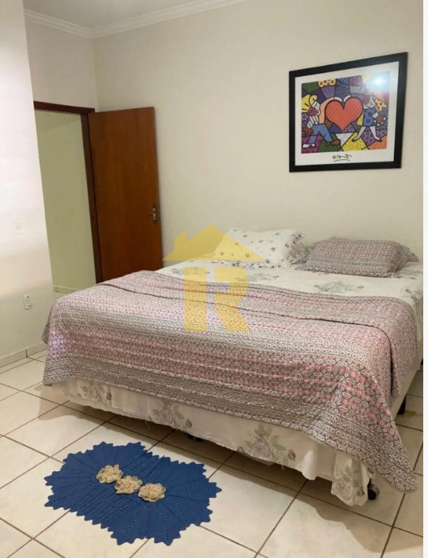 Casa com 3 quartos à venda, 240m² — foto 16 de 23