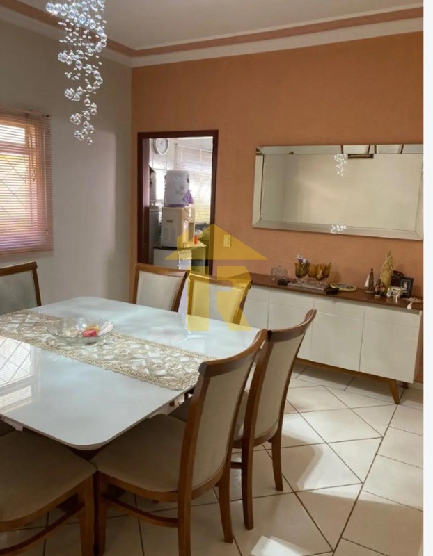 Casa com 3 quartos à venda, 240m² — foto 8 de 23