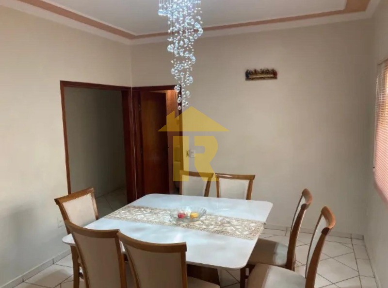 Casa com 3 quartos à venda, 240m² — foto 7 de 23