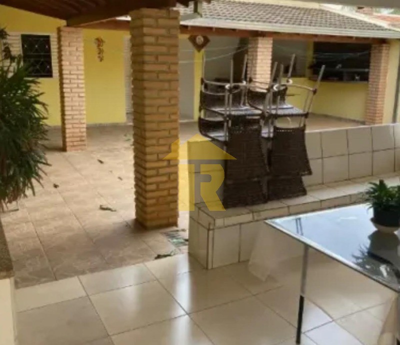 Casa com 3 quartos à venda, 240m² — foto 13 de 23