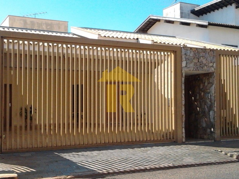 Casa com 3 quartos à venda, 220m² — foto 1 de 37