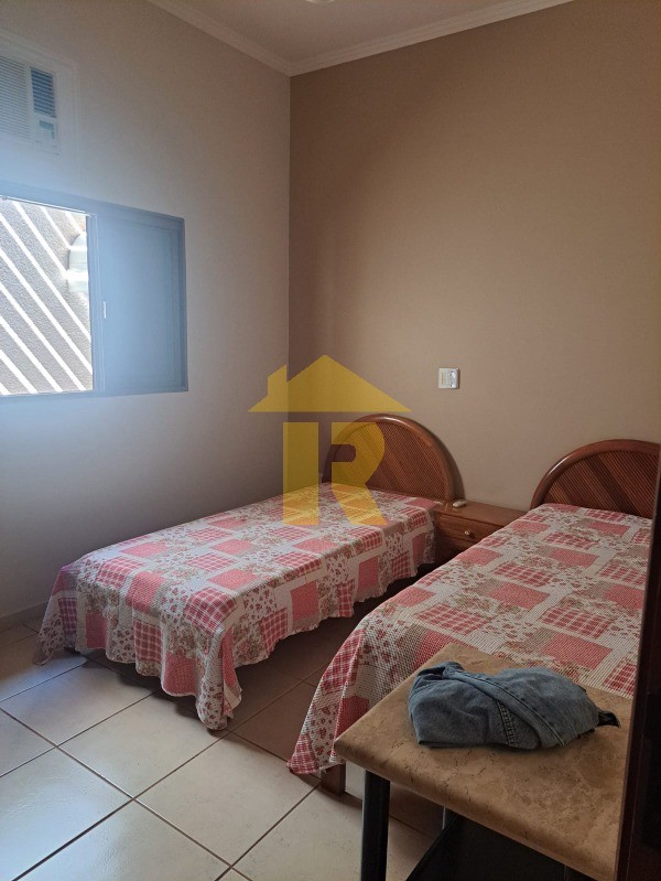 Casa com 3 quartos à venda, 220m² — foto 17 de 37