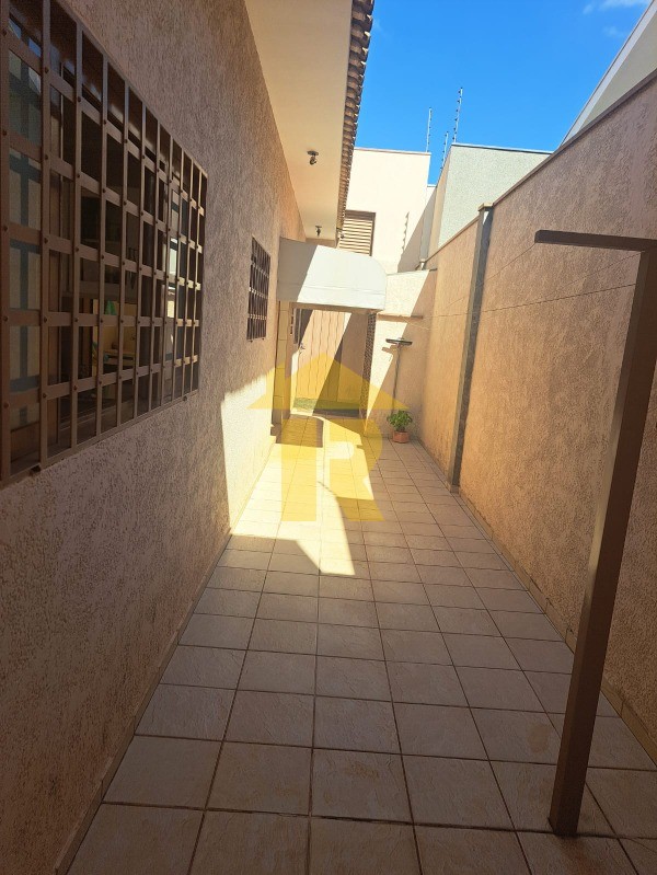 Casa com 3 quartos à venda, 220m² — foto 36 de 37