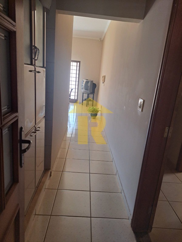 Casa com 3 quartos à venda, 220m² — foto 9 de 37