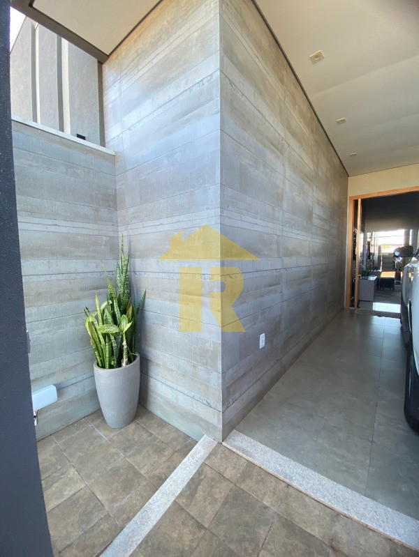 Casa com 3 quartos à venda, 186m² — foto 2 de 27
