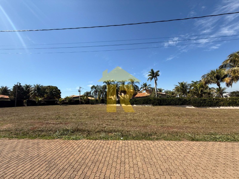 Terreno / Lote / Condomínio  à venda, 1600m² — foto 1 de 32