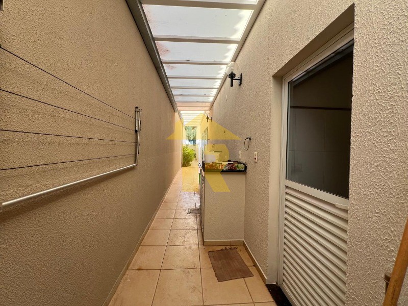 Casa de Condomínio com 4 quartos à venda e aluguel, 223m² — foto 13 de 29